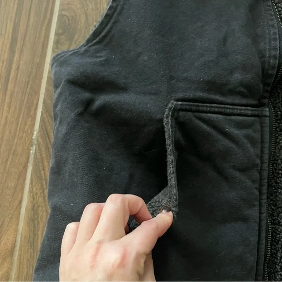 Sherpa Lined Carhartt Vest size L - Picture 2 of 7